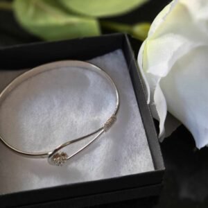 Sliver Bangle Rose Clasp